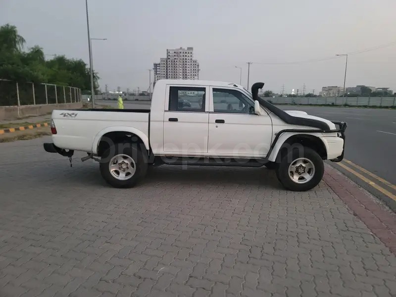 Mitsubishi L200 2006