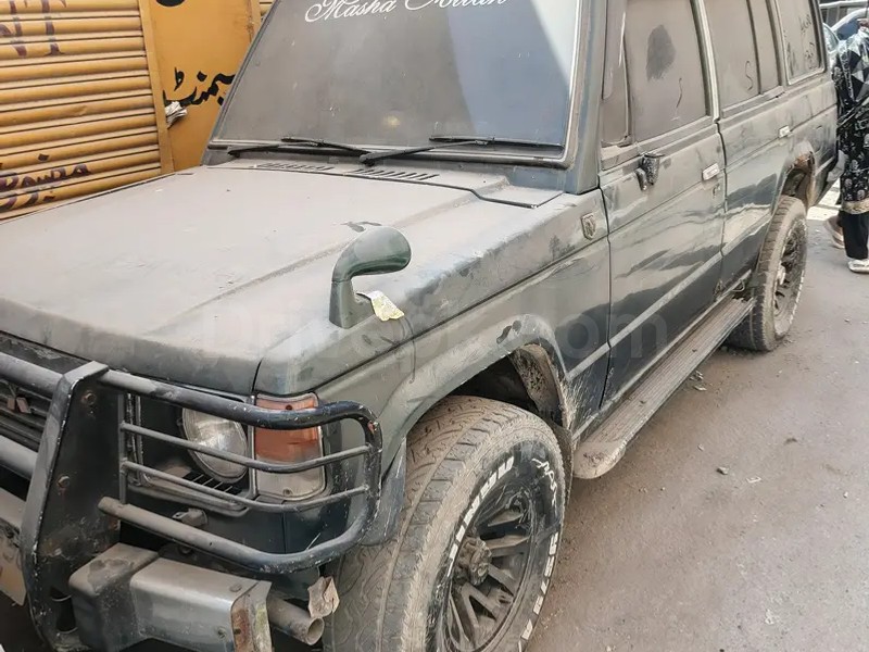 Mitsubishi Pajero 1990