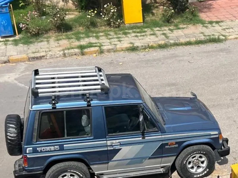 Mitsubishi Pajero 1990