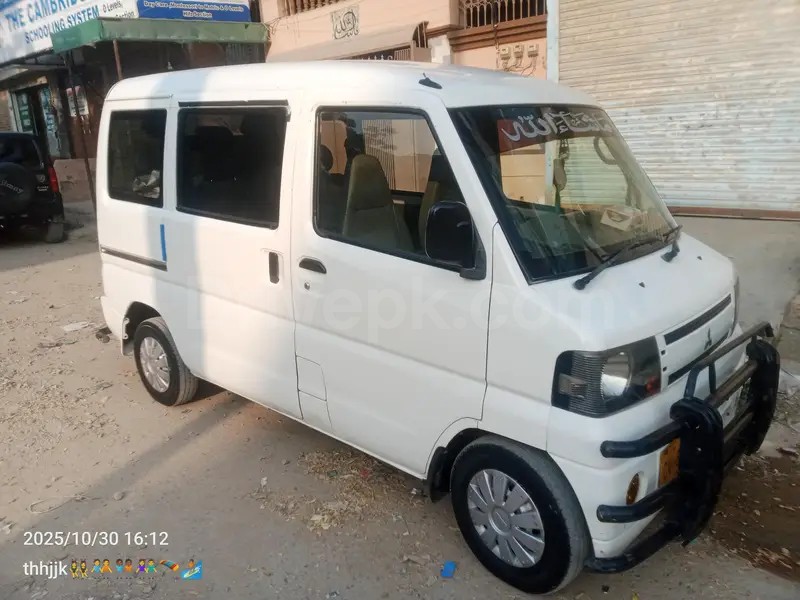 Mitsubishi Minicab Bravo 2011