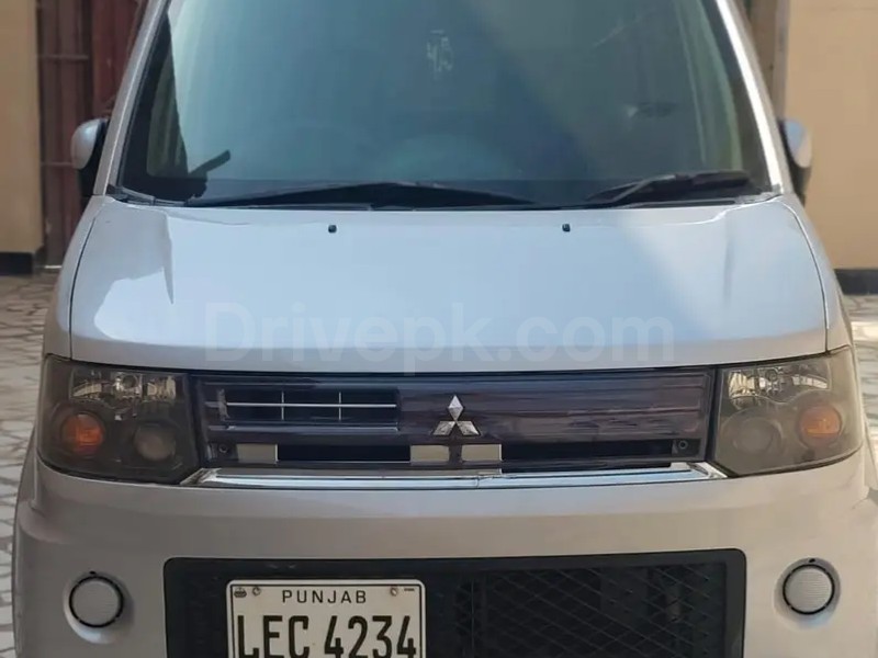 Mitsubishi Toppo 2010