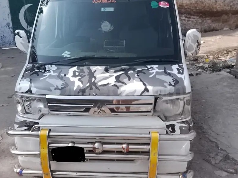 Mitsubishi Minicab Bravo 2012