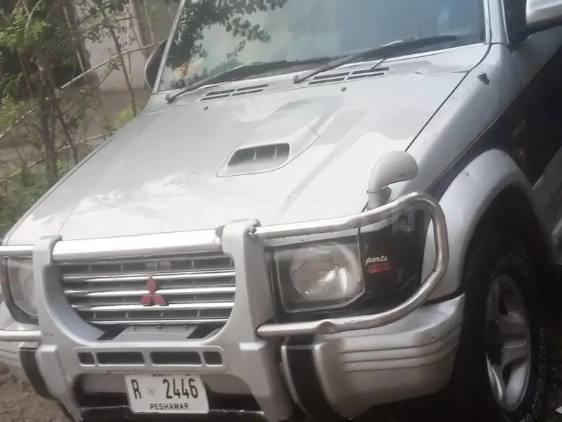 Mitsubishi Pajero 1990