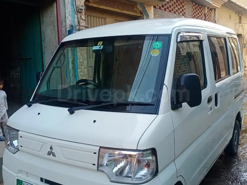 Mitsubishi Minicab Bravo 2018
