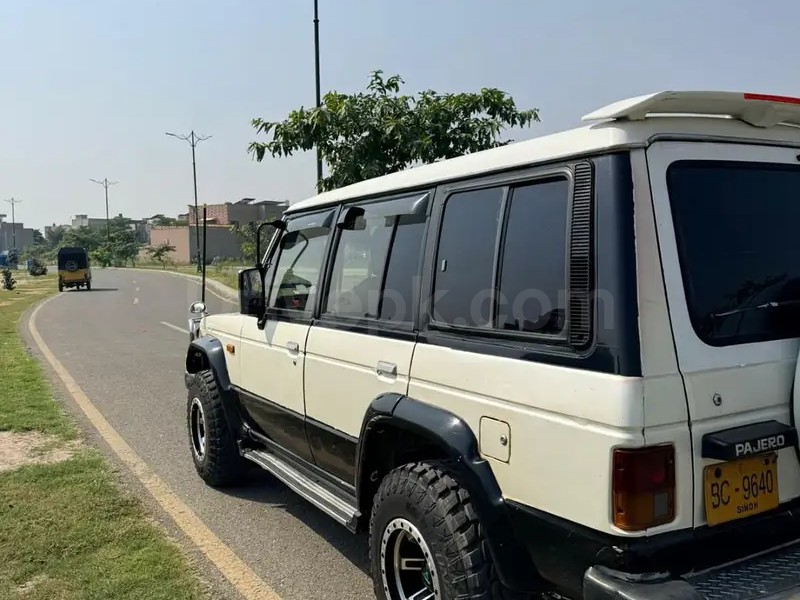 Mitsubishi Pajero 2000