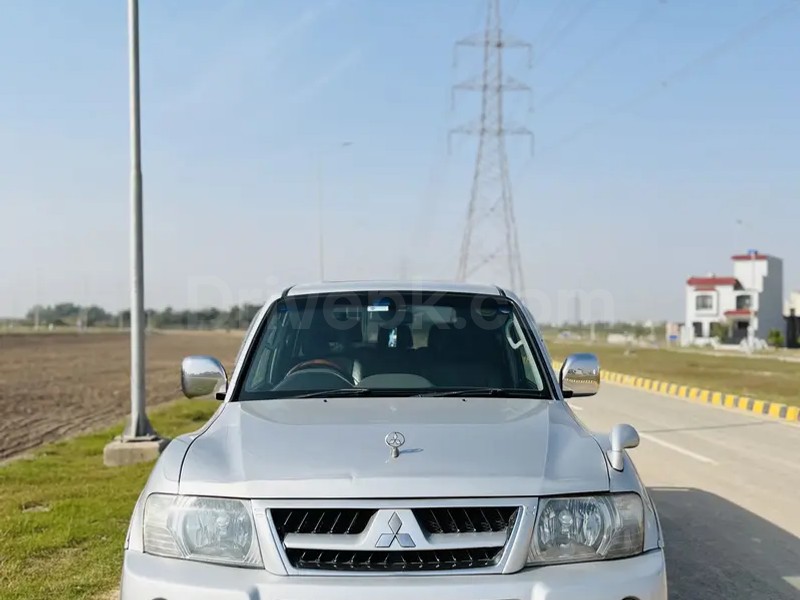 Mitsubishi Pajero 2003