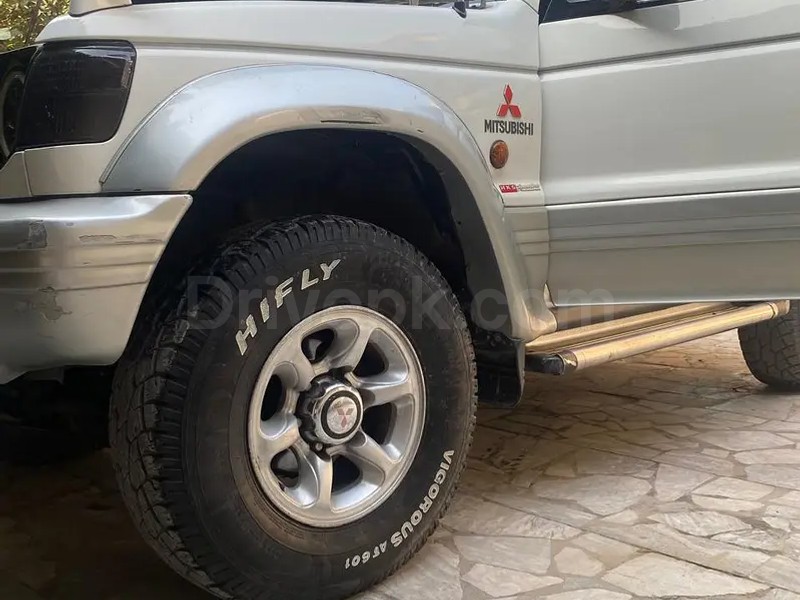 Mitsubishi Pajero 1995