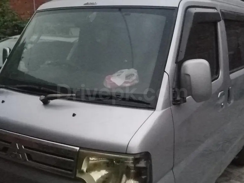 Mitsubishi Minicab Bravo 2012