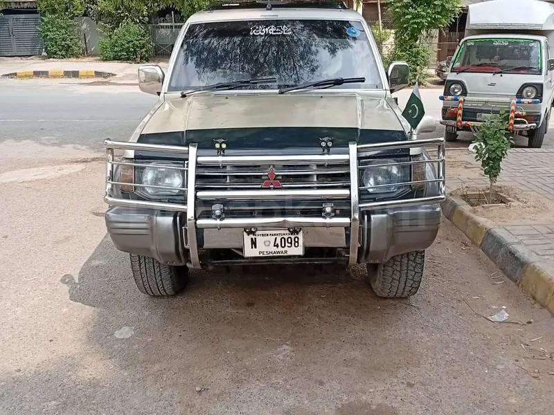 Mitsubishi Pajero 1990