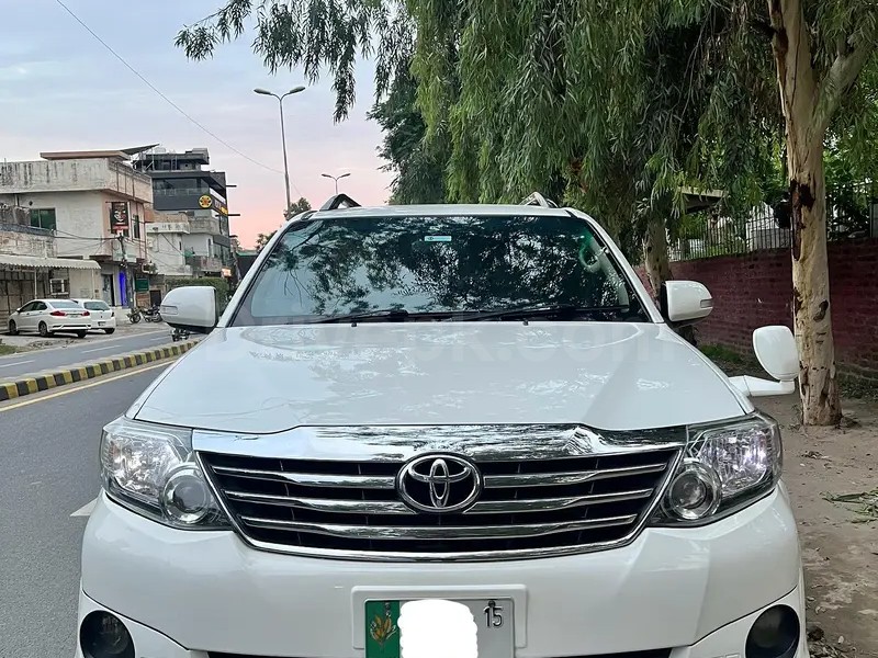 Toyota Fortuner 2015