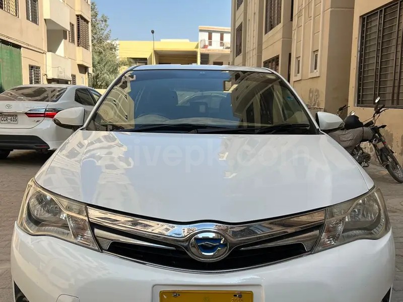 Toyota Corolla Fielder 2015