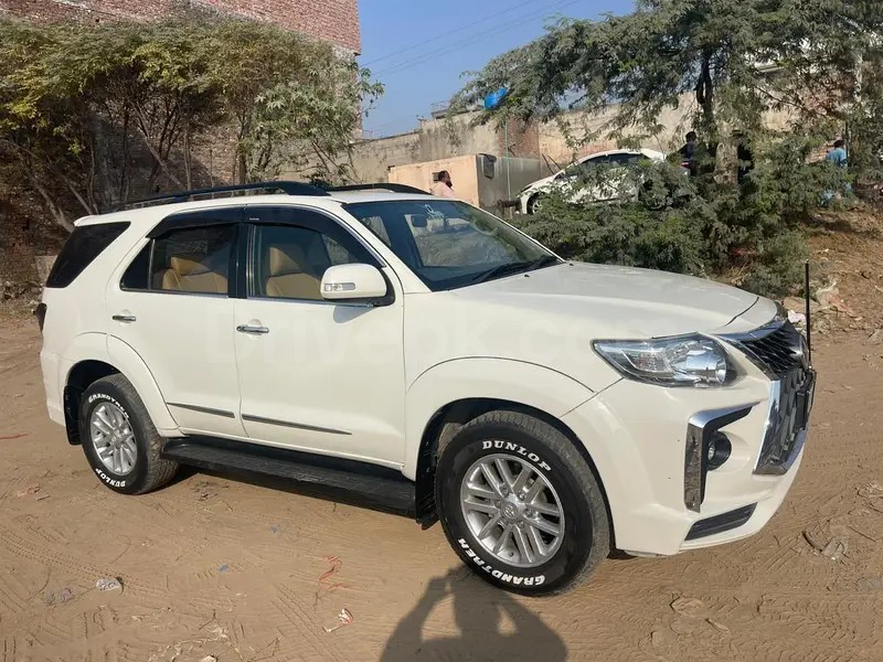 Toyota Fortuner V 2013