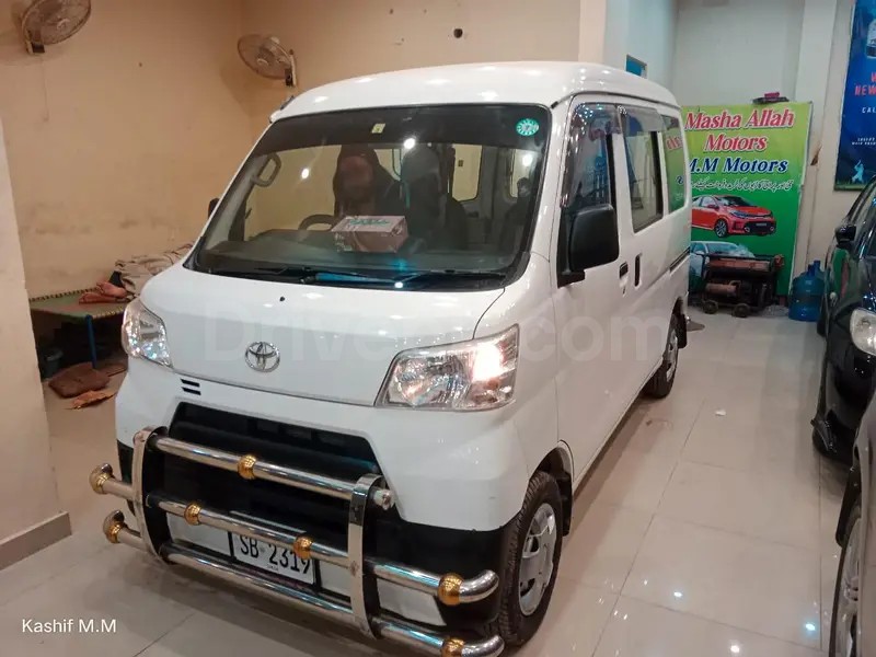 Toyota Van 2019