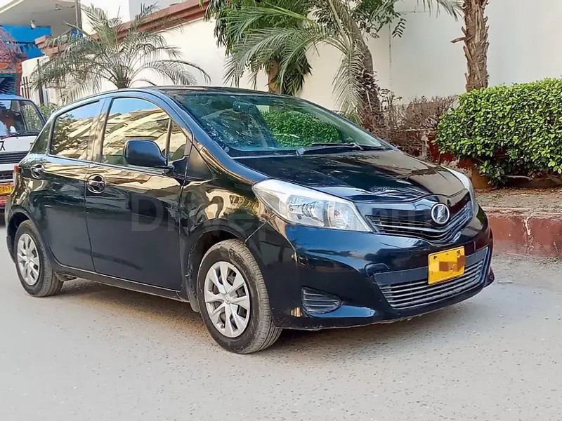 Toyota Vitz 2015