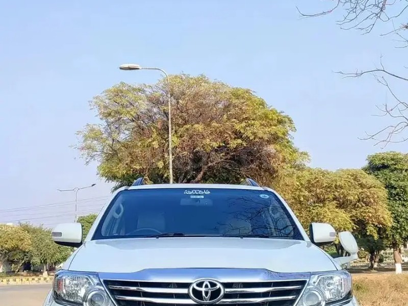 Toyota Fortuner V 2016