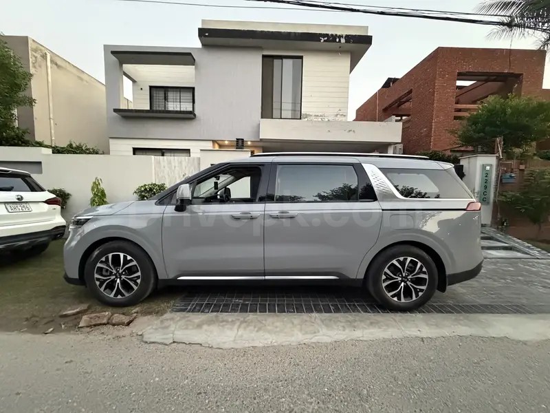 KIA GRAND CARNIVAL 2021