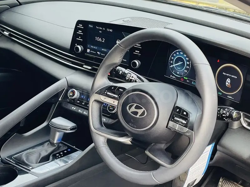 Hyundai Elantra 2025