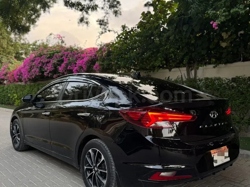 Hyundai Elantra 2022