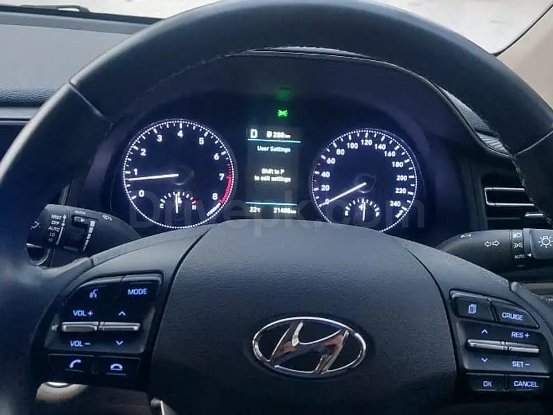 Hyundai Elantra 2024