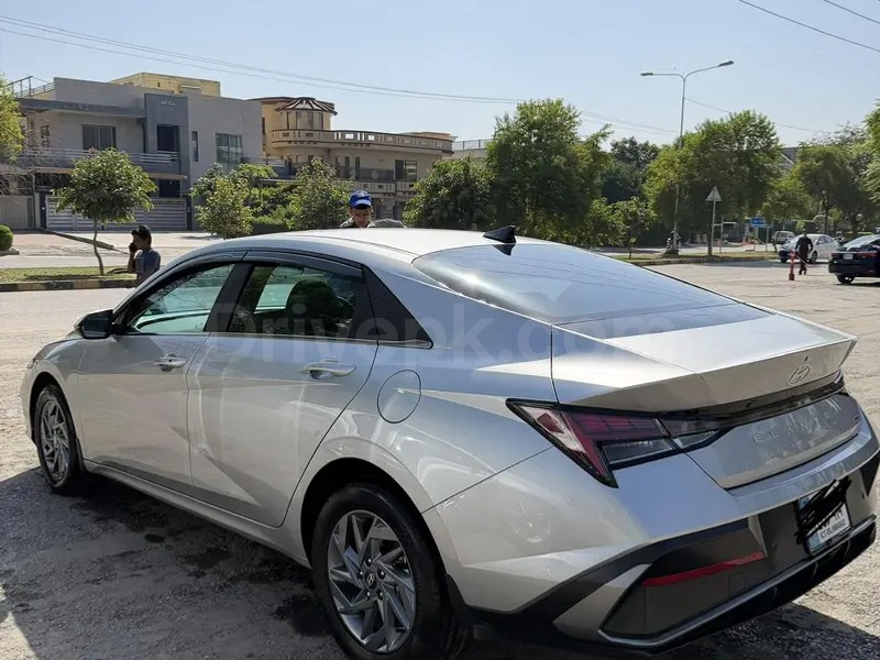 Hyundai Elantra 2025