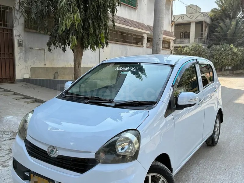 Daihatsu Mira 2012