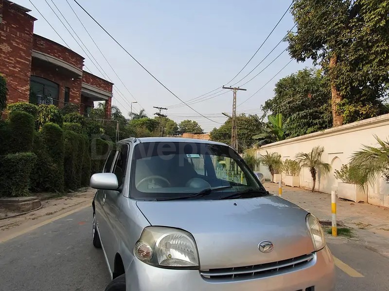 Daihatsu Esse 2011