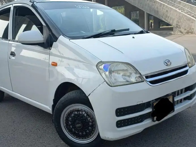 Daihatsu Mira 2005