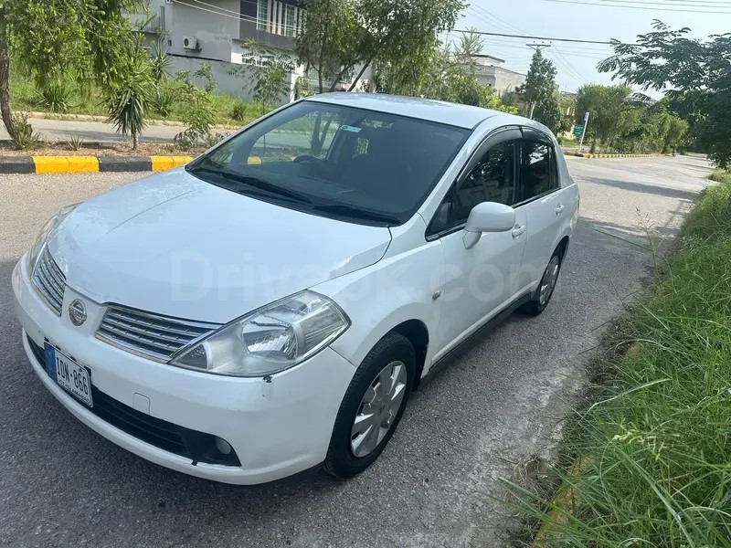 Nissan Tiida 2007