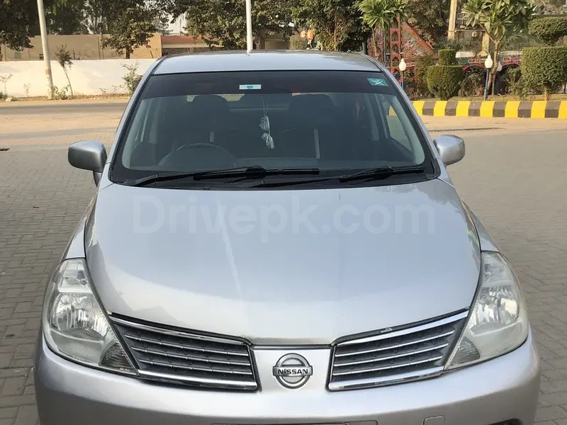 Nissan Tiida 2006