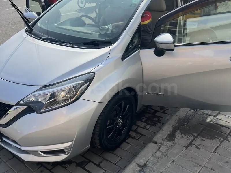 Nissan Note E Power 2015