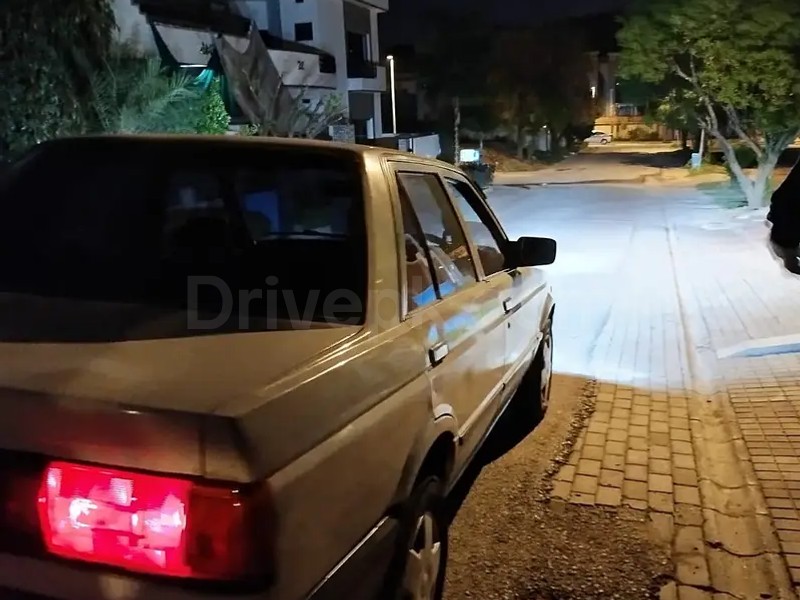 Nissan Sunny 1990
