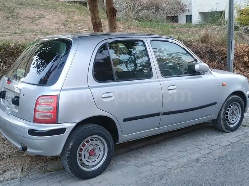 Nissan March 2001