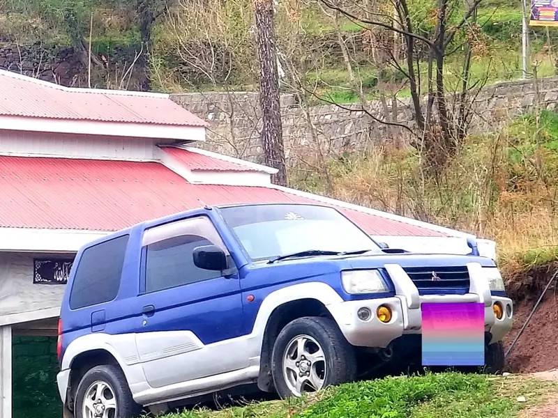 Mitsubishi Pajero Mini 1999