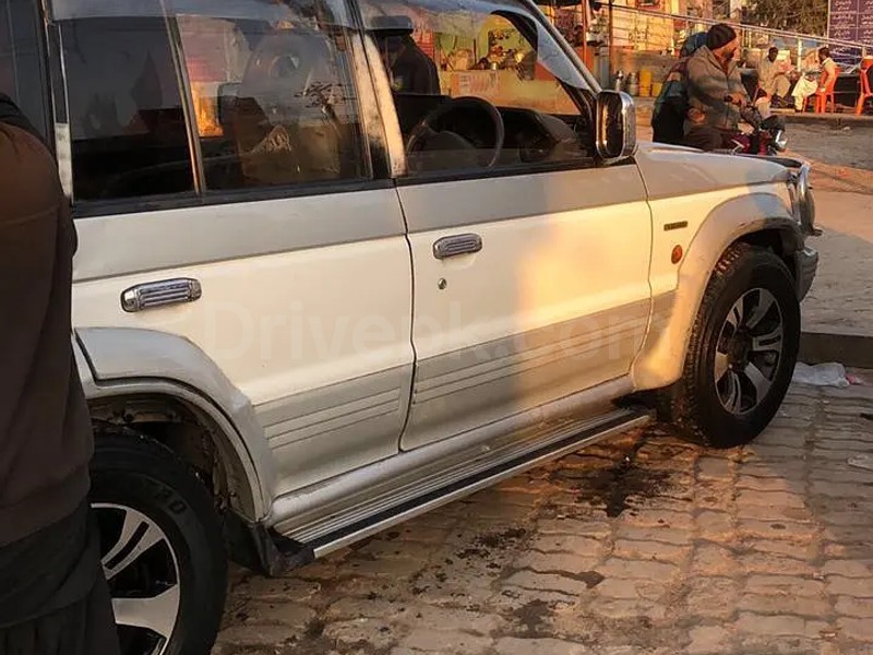 Mitsubishi Pajero 1991