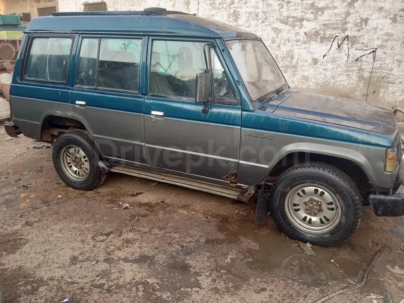 Mitsubishi Pajero 1990