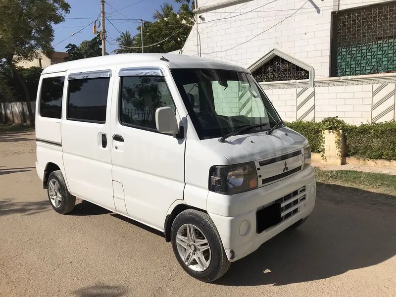 Mitsubishi Minicab Bravo 2011
