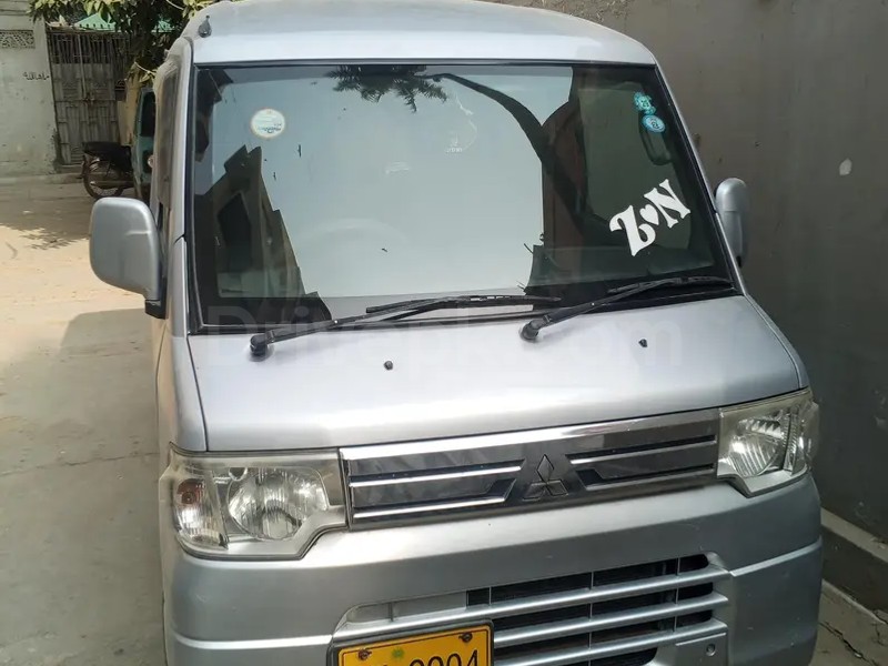 Mitsubishi Minica 2017