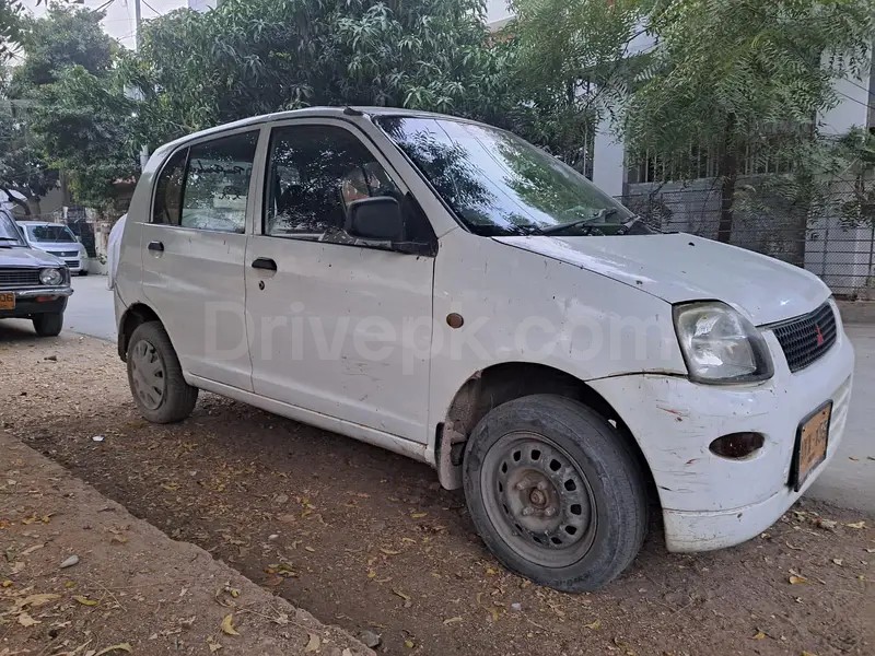 Mitsubishi Minica 2012