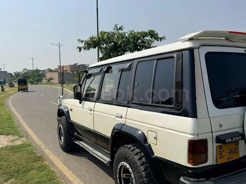 Mitsubishi Pajero 1987