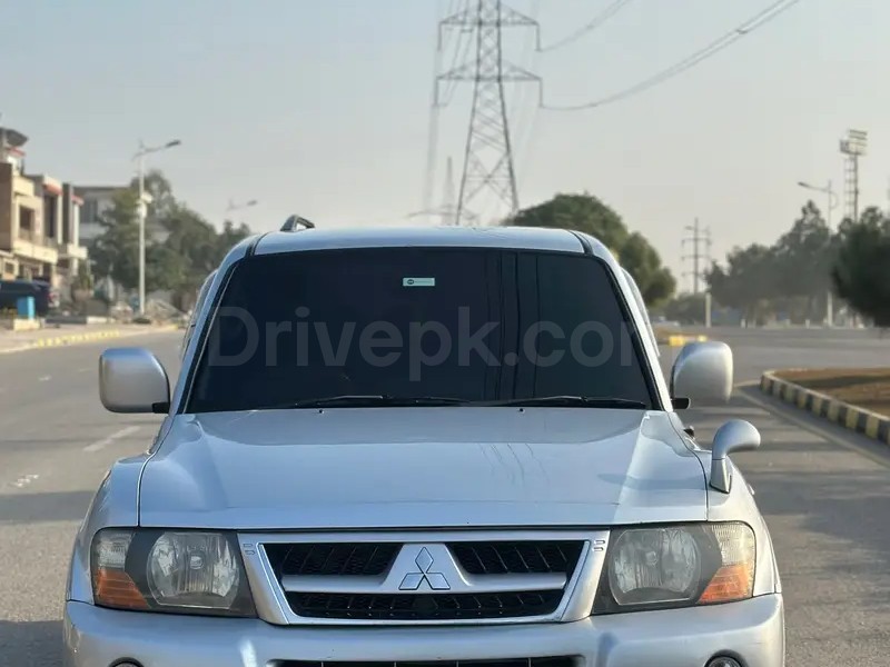 Mitsubishi Pajero 2003