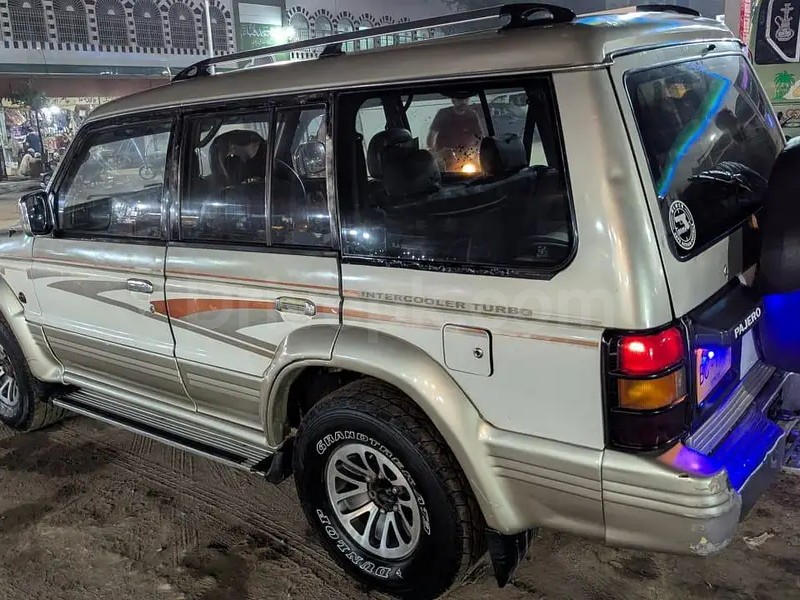Mitsubishi Pajero 1995