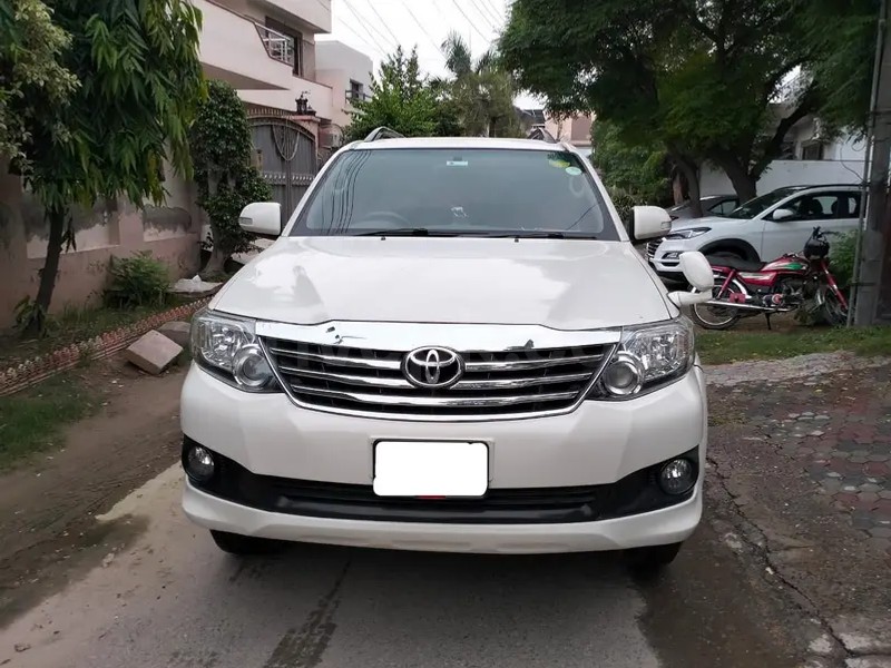 Toyota Fortuner V 2013