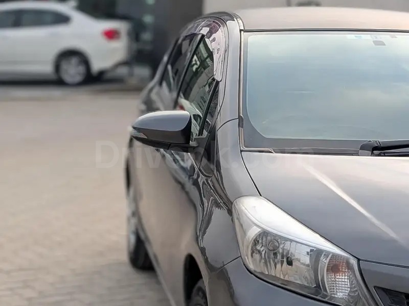 Toyota Vitz 2013