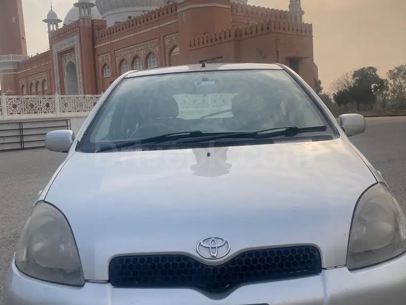 Toyota Vitz 2001