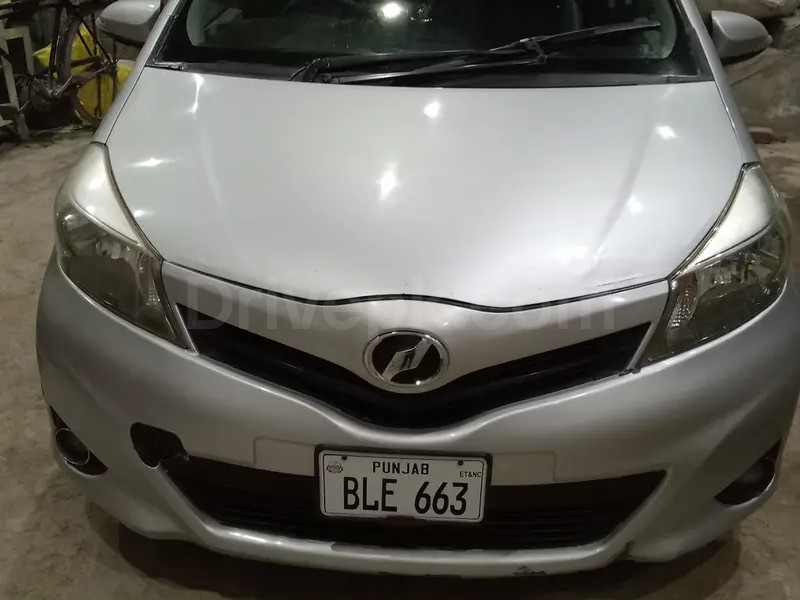 Toyota Vitz 2015