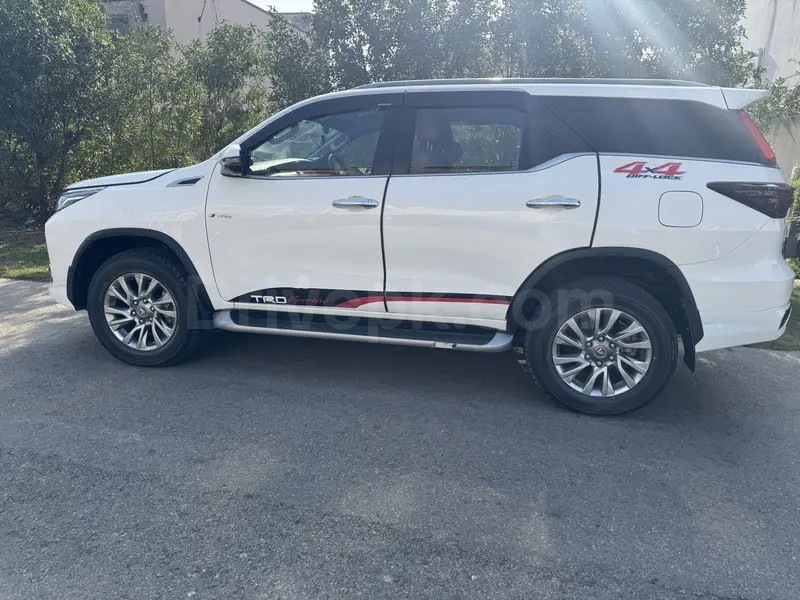 Toyota Fortuner V 2021