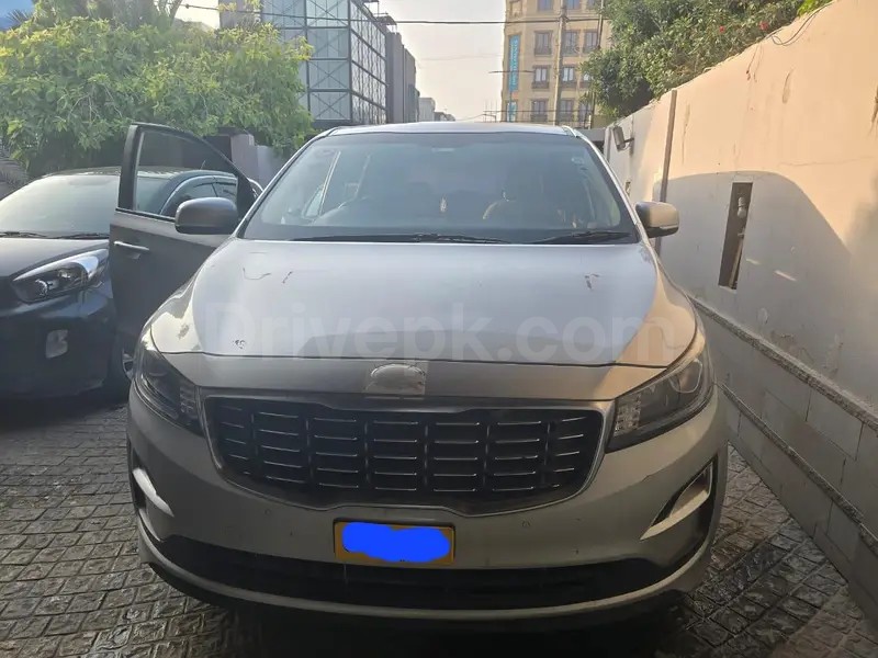 KIA GRAND CARNIVAL 2019