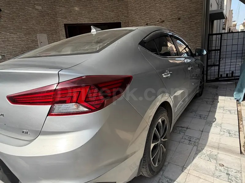 Hyundai Elantra 2022