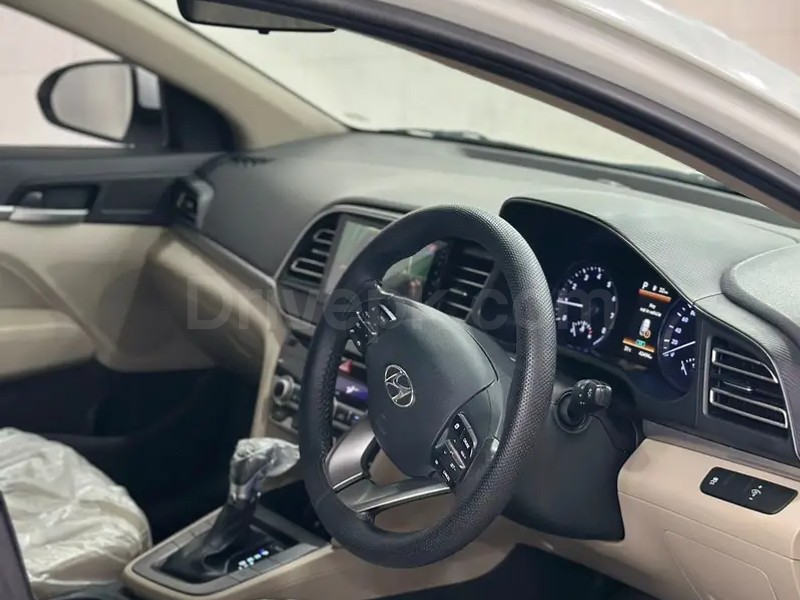 Hyundai Elantra 2022