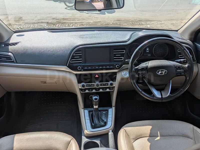 Hyundai Elantra 2022